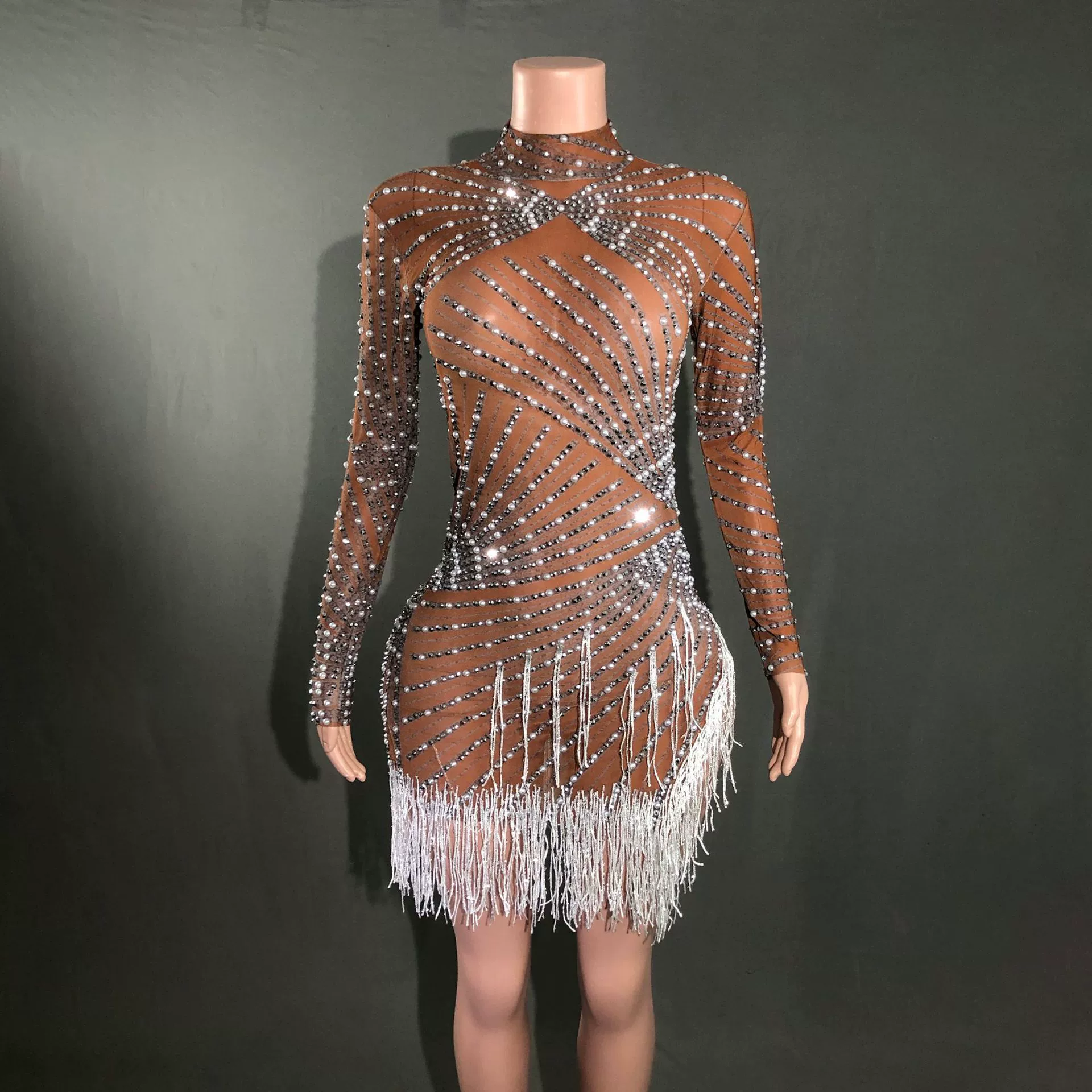 Свадебное платье со стразами