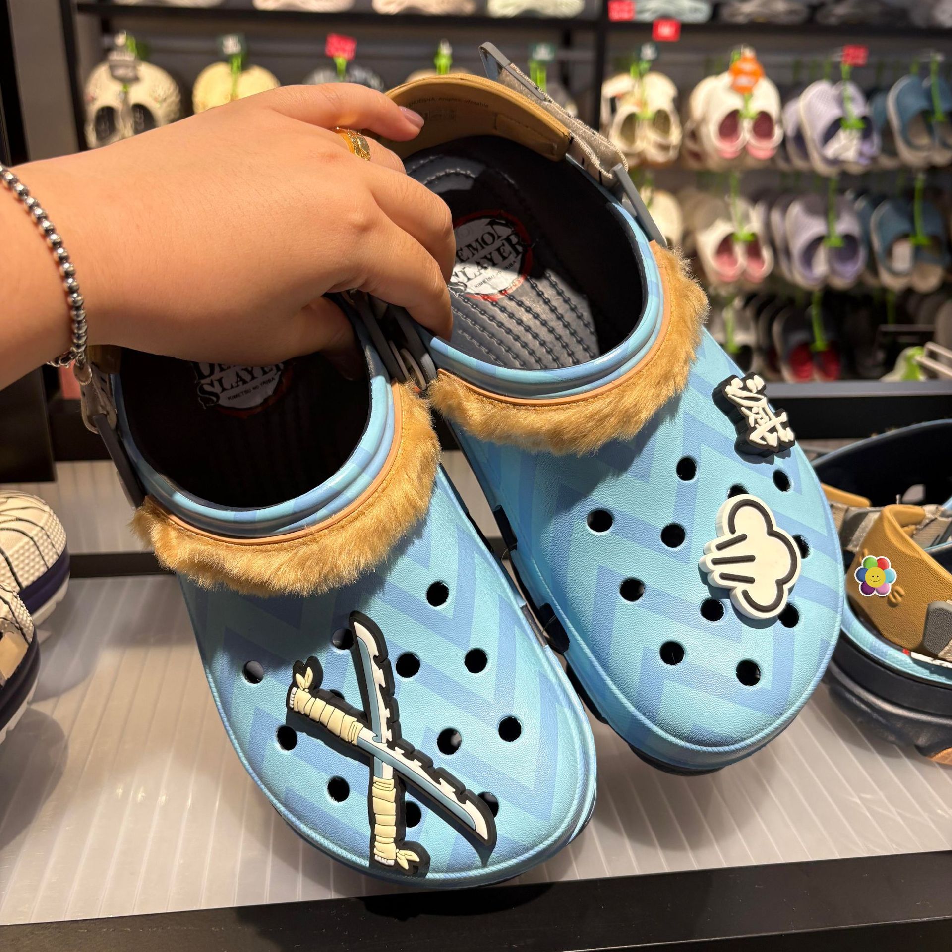 Ghost Blade Co-branding Hole Shoes Otoño nuevos productos para hombres y mujeres de alta moda zapatos de playa al por mayor