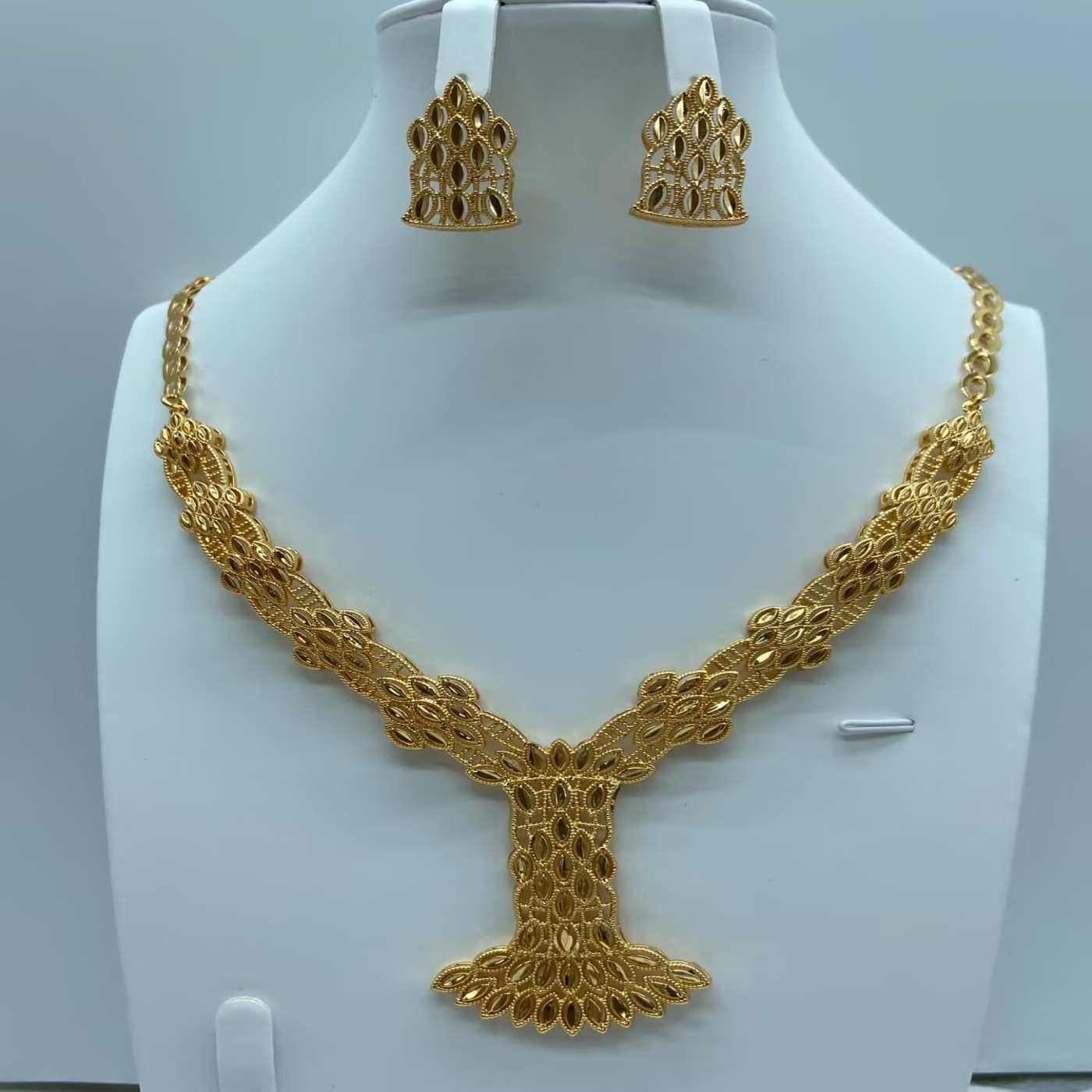Transfronterizos de moda retro de Oriente Medio conjunto de joyería collar pendientes de boda banquete de bronce de lujo joyería dorada mujer