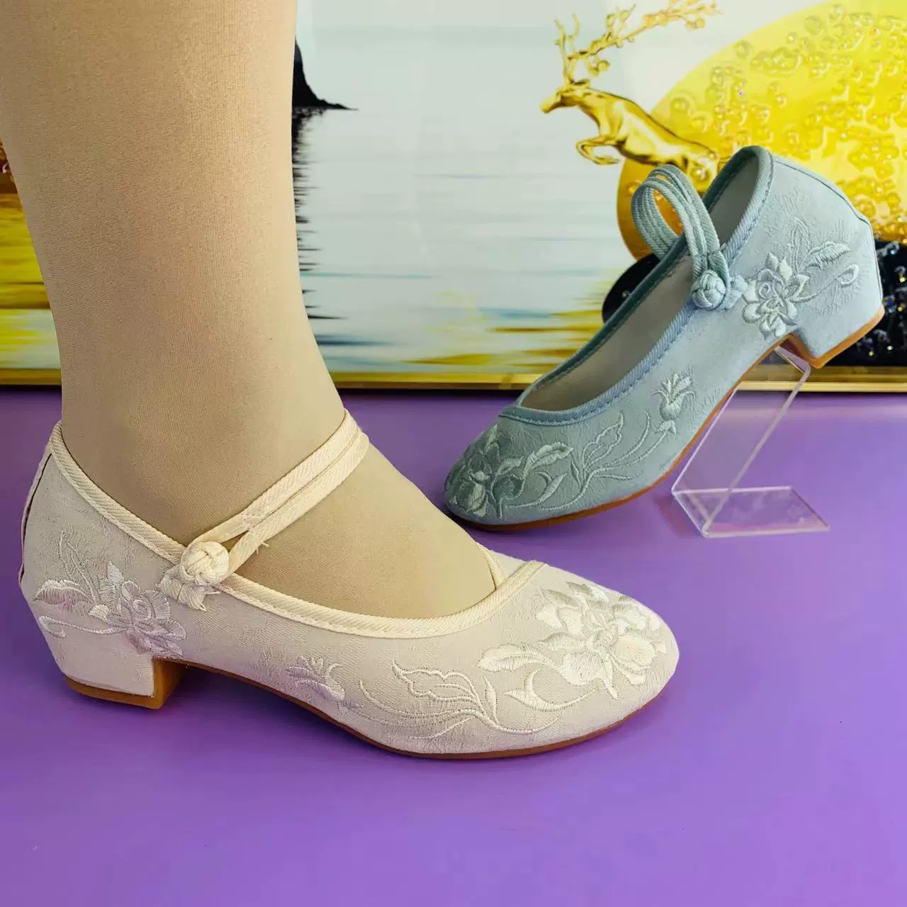 Традиционные пекинские туфли Cheongsam с вышивкой. Туфли Hanfu на мягкой резиновой подошве для мам, женская обувь на среднем каблуке в древнем стиле, элегантная и универсальная.
