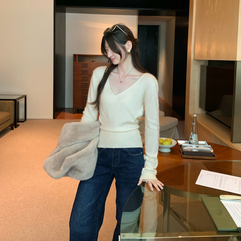 Brand Discount, Super Nice V Neck Long-Sleeved Knitwear for Women 2025 New Slimming Look and Elegant Top Brand Discount, Super Nice V Neck Long-Sleeved Knitwear for Women 2025 New Slimming Look and Elegant Top