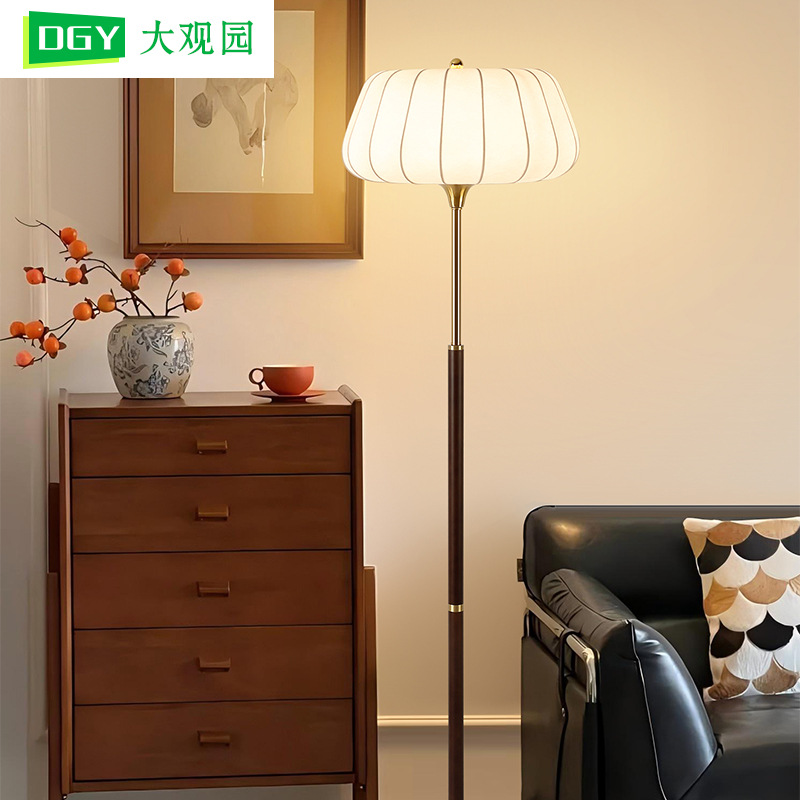 Zhongshan lámparas retro francesa simple madera sólida sala de estar dormitorio estudio lujoso lujo de alta gama nueva lámpara de piso china 397L