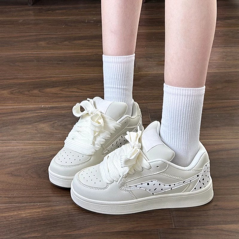 2025 verano y otoño de Hong Kong super caliente pareja de zapatos deportivos casuales con suela gruesa zapatos de pan de estudiantes zapatos blancos pequeños