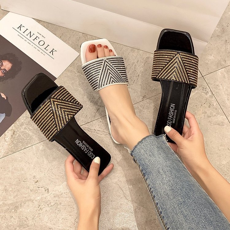 Breite Füße und dicke große Hausschuhe Damenoberbekleidung Sommer 2023 neue Mode All-Match-Strass weiche Unterseite ein Wort rutschfester Schuhhalter_voghion.com