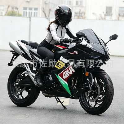 Motosikletlər heavy-duty motorbike, exhaust pipe