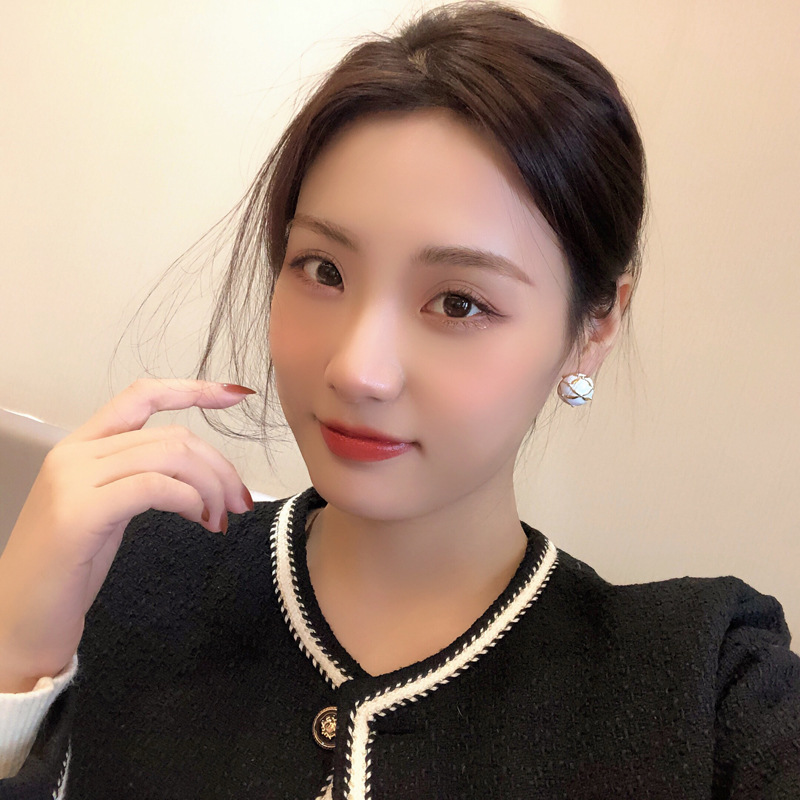 Korean Style Fashion Round Earrings Simple Drop Oil Earrings display picture 4