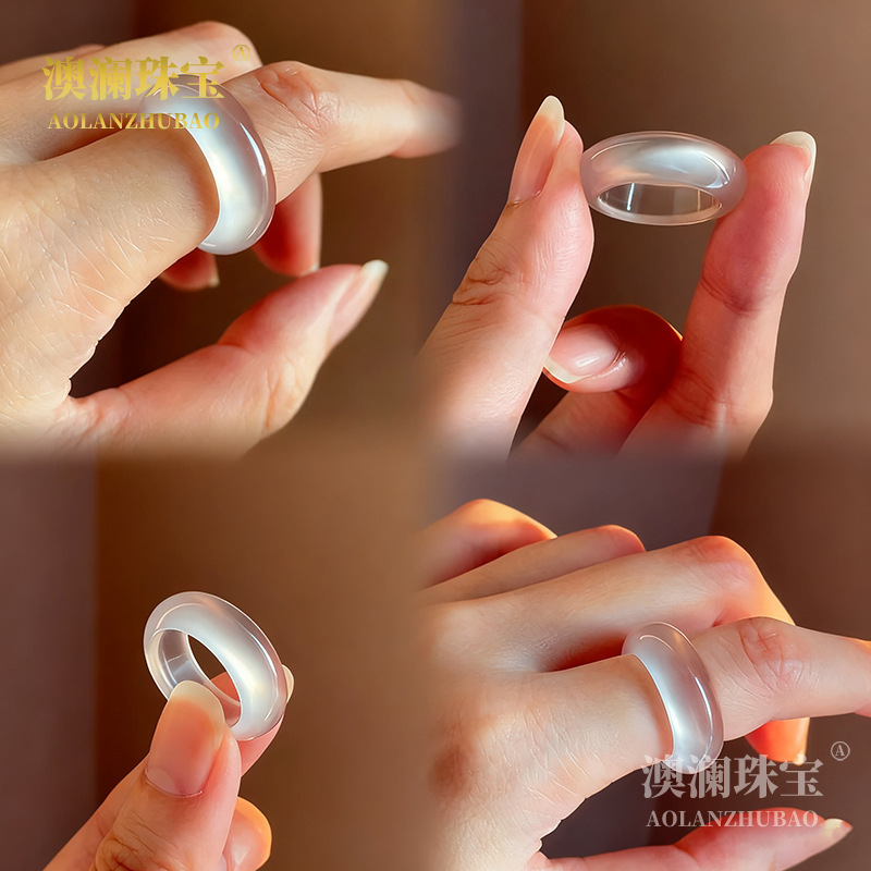 Natural Chalcedony Horse-Shaped High Ice White Moonlight Champagne Gold Ring, Popular Agate Jade Ring, Can Be Used as a Ring or Pendant Natural Chalcedony Horse-Shaped High Ice White Moonlight Champagne Gold Ring, Popular Agate Jade Ring, Can Be Used as a Ring or Pendant