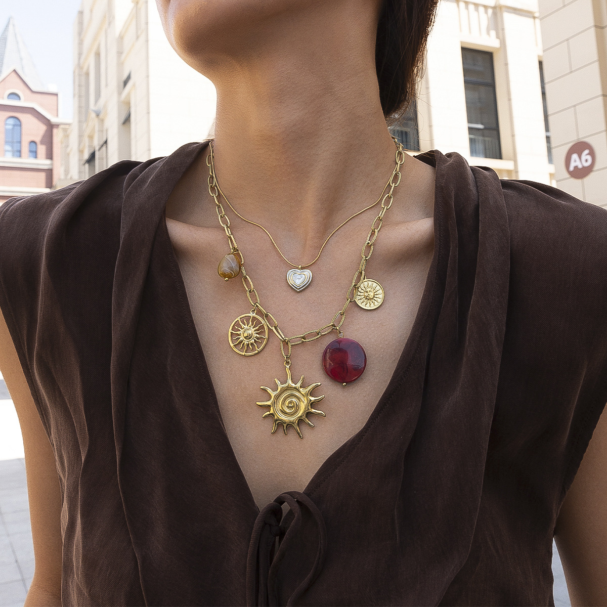 Collar de acero inoxidable de estilo europeo y americano de la mujer no se desvanece collar acrílico de sol lujo ligero nicho explosión transfronteriza