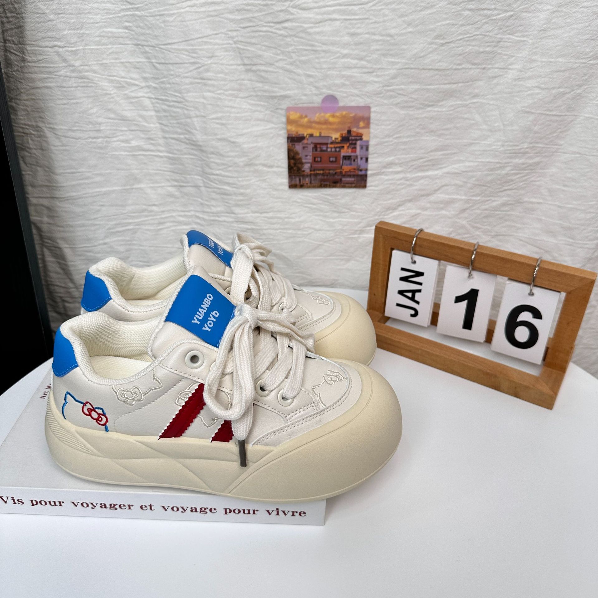 Zapatillas de tabla de pan de suela gruesa de onda lejana para mujer, retro, nicho, tendencia, todo fósforo, feo, lindo, cabeza grande, zapatos blancos, cabello