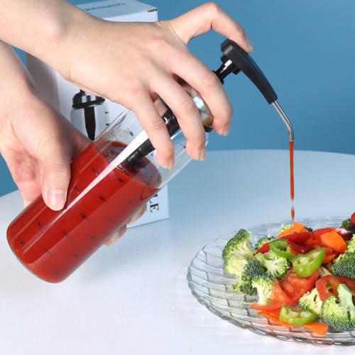 A glass oyster sauce bottle presser for home use, a tomato salad sauce presser, an oil presser 
