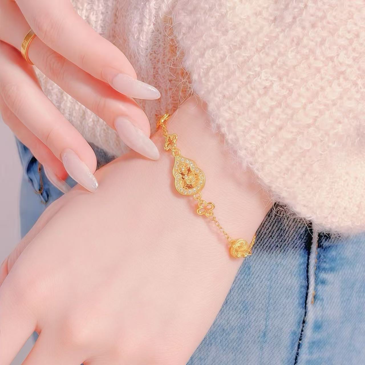 Chinese Style Traditional Gold-Plated Four-Leaf Flower Diamond-Encrusted Gourd Bracelet for Women, Light Luxury Niche Design, Brass Gold-Plated Bracelet Wholesale