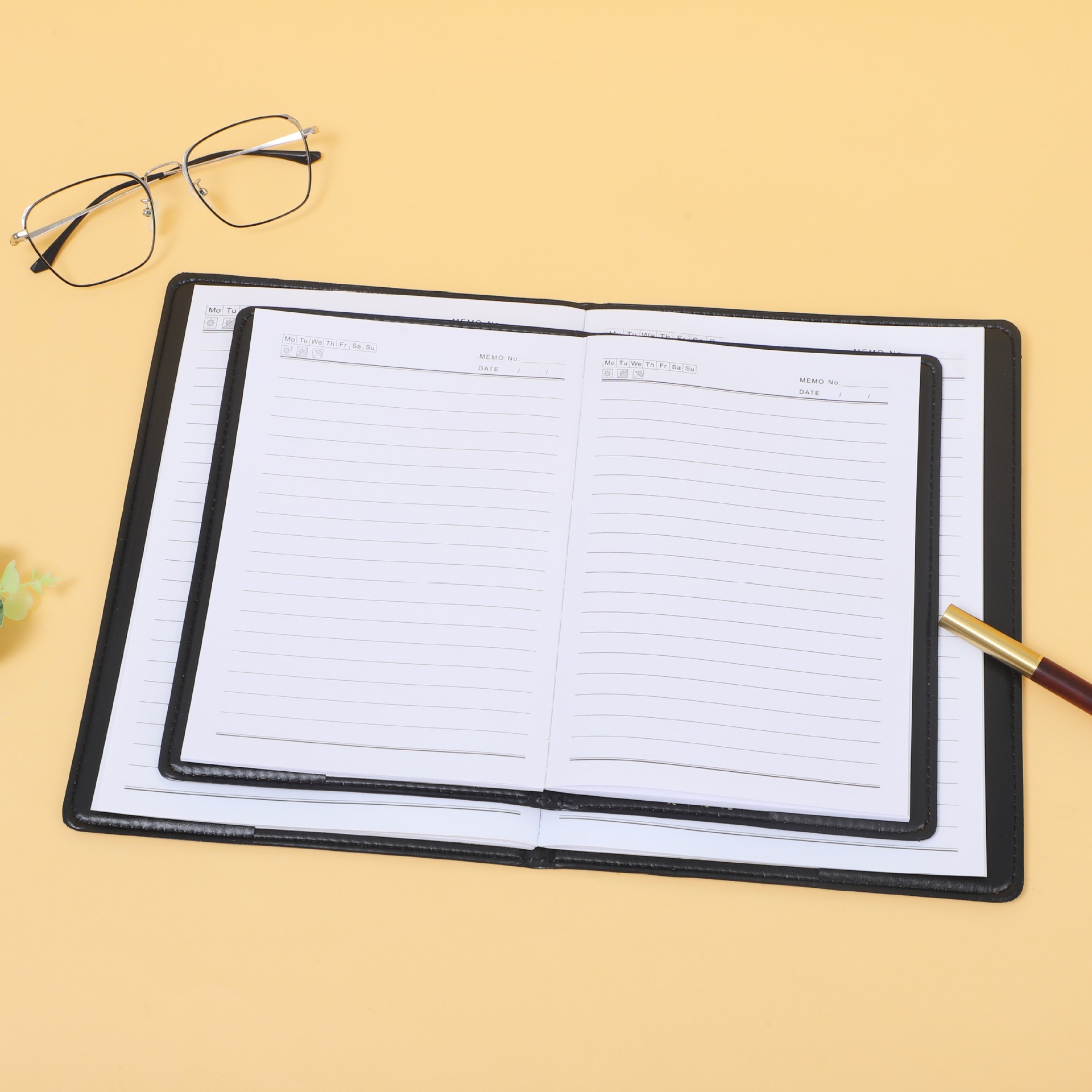 Cuaderno de cuero negro para negocios y reuniones