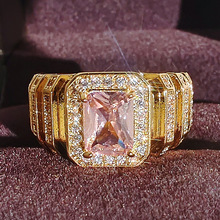 欧美轻奢风公主粉水晶婚戒 绝绝子金色方钻锆石彩宝订婚戒指f1359