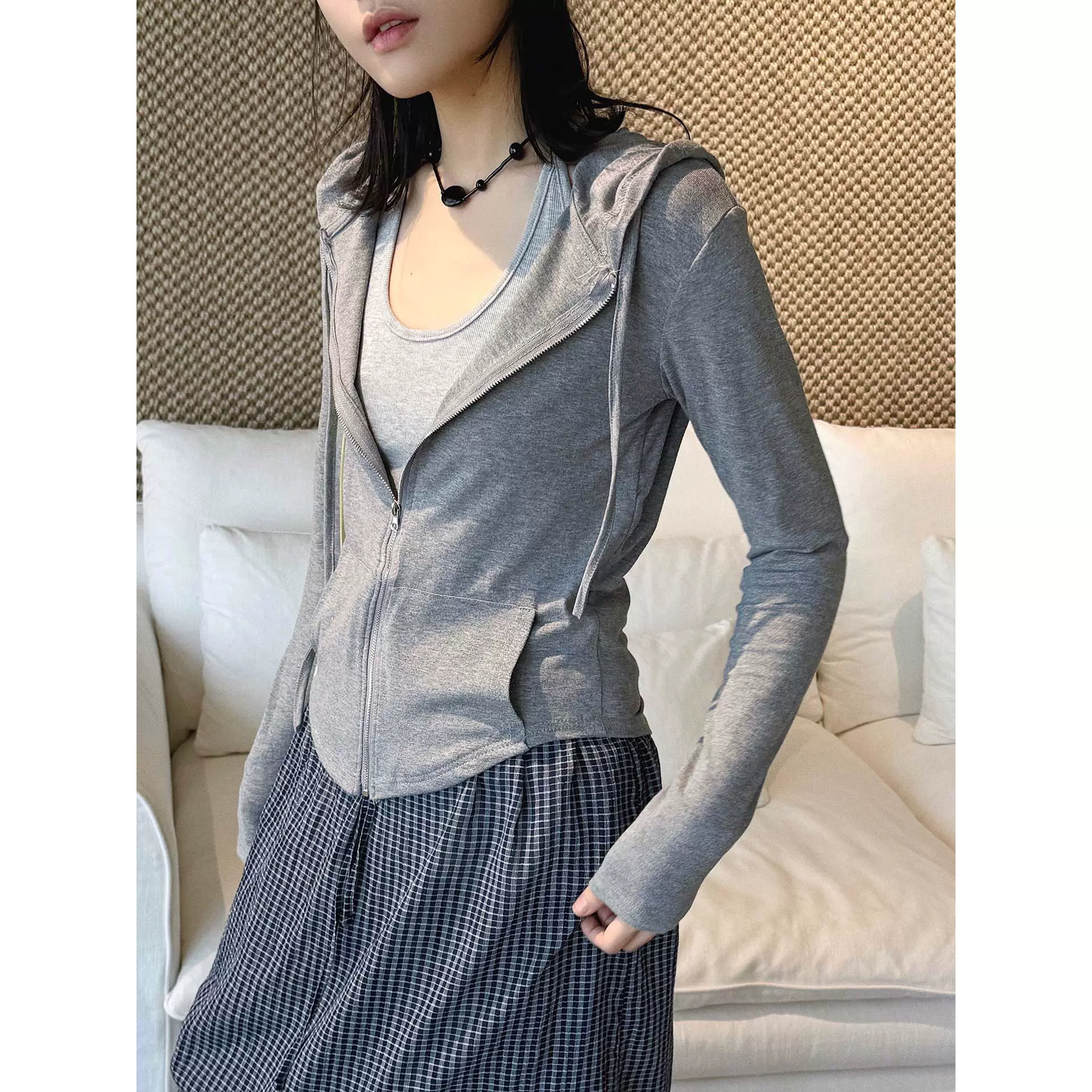 卢浮夏季新款韩系运动休闲风连帽拉链开衫防晒T恤修身显瘦上衣女