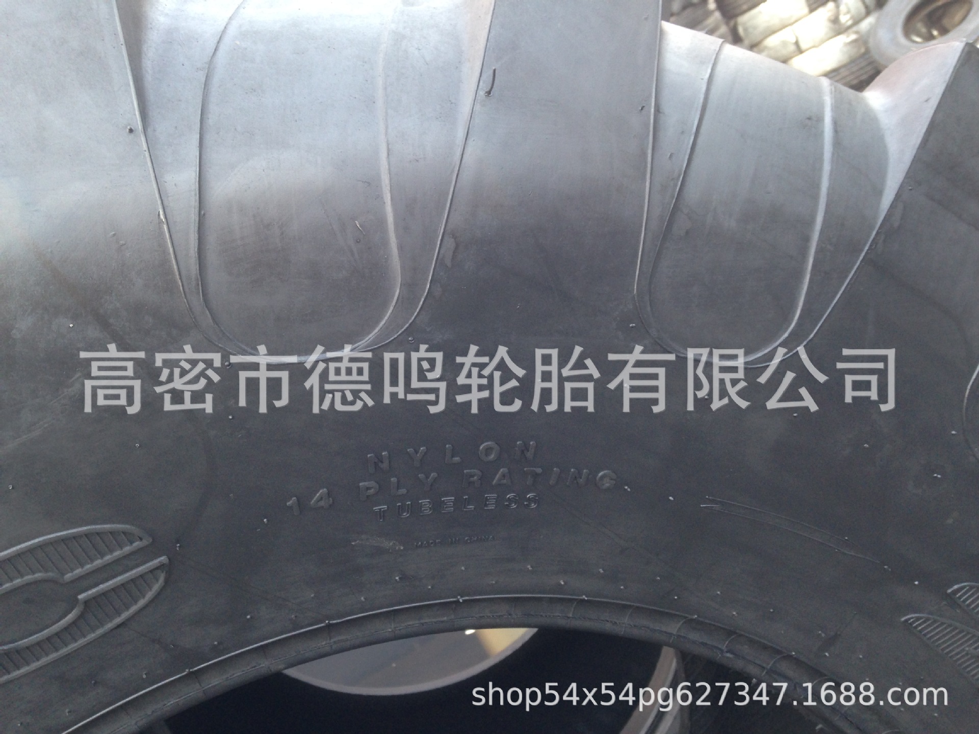 Los fabricantes suministran maquinaria de construcción neumático 21L-28 retroexcavadora neumático