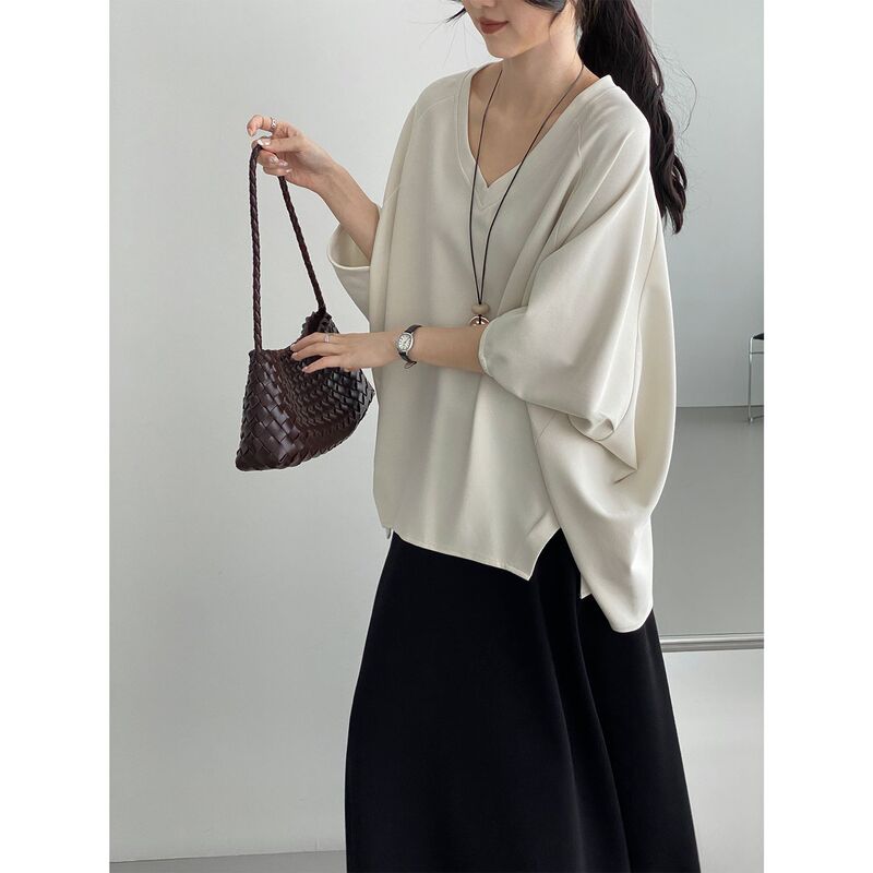 That's the Korean-Style Lazy V-Neck Oversized Batwing Sleeve Sweatshirt for Women with Slit and Irregular Design T-Shirt 6230 That's the Korean-Style Lazy V-Neck Oversized Batwing Sleeve Sweatshirt for Women with Slit and Irregular Design T-Shirt 6230