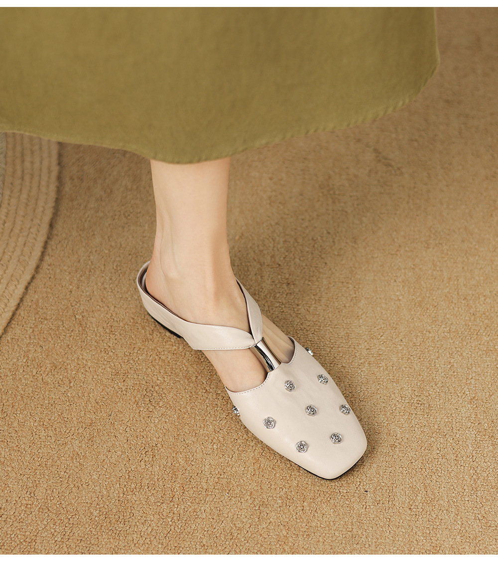 Dép sandal nữ quai chữ V đế bệt da cừu hoa nổi — đen chi tiết 17