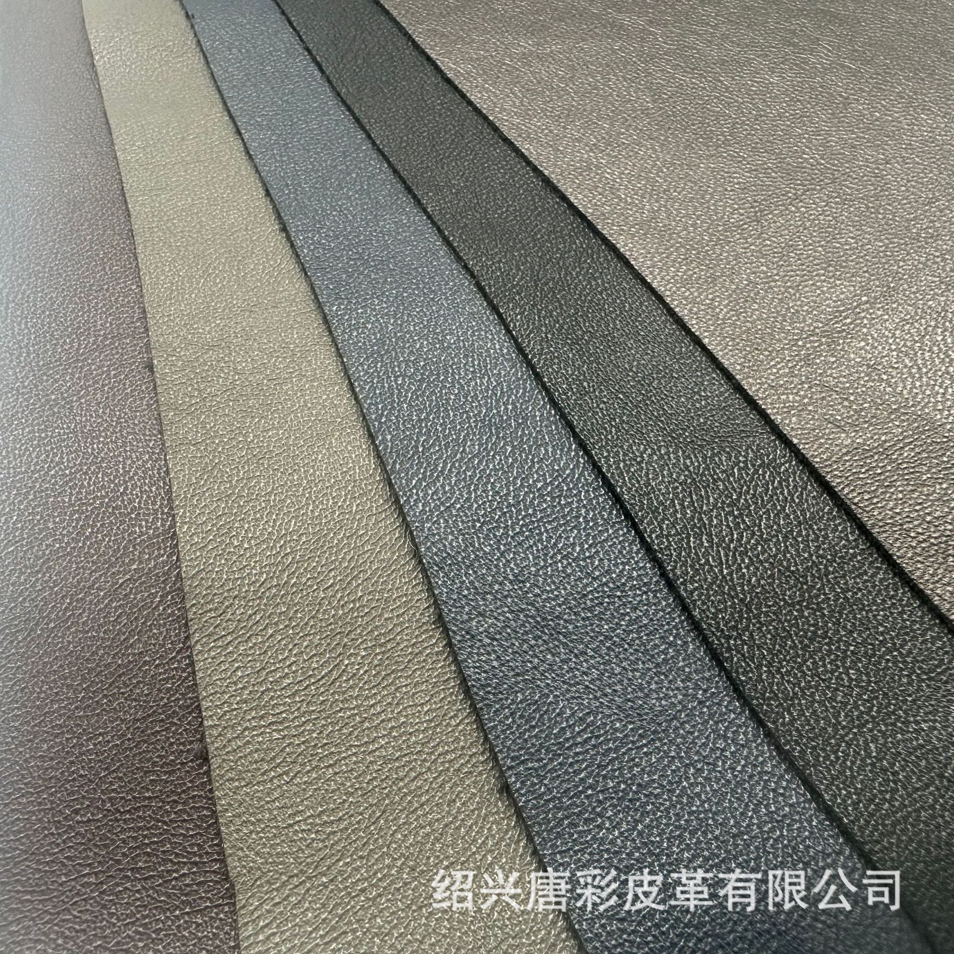 现货批发0.7厚度海岛丝真皮夹克皮裤人造革面料