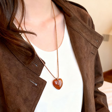 复古冰糖琥珀色爱心吊坠项链可调节蜡绳毛衣链小众秋冬长款配饰女