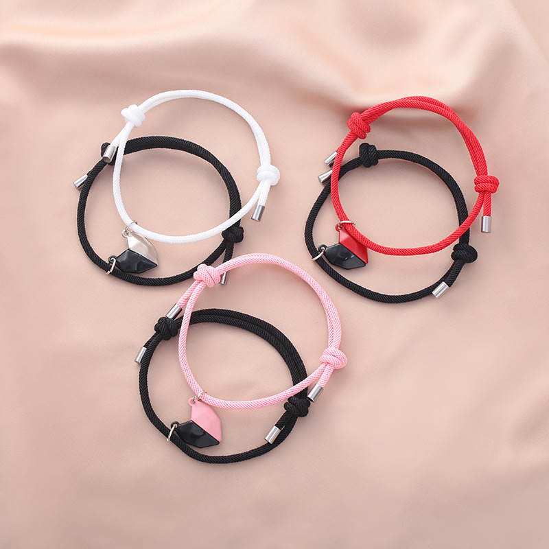 Nouveaux Bracelets De Couple D&#39;aimants En Forme De Coeur En Alliage display picture 2