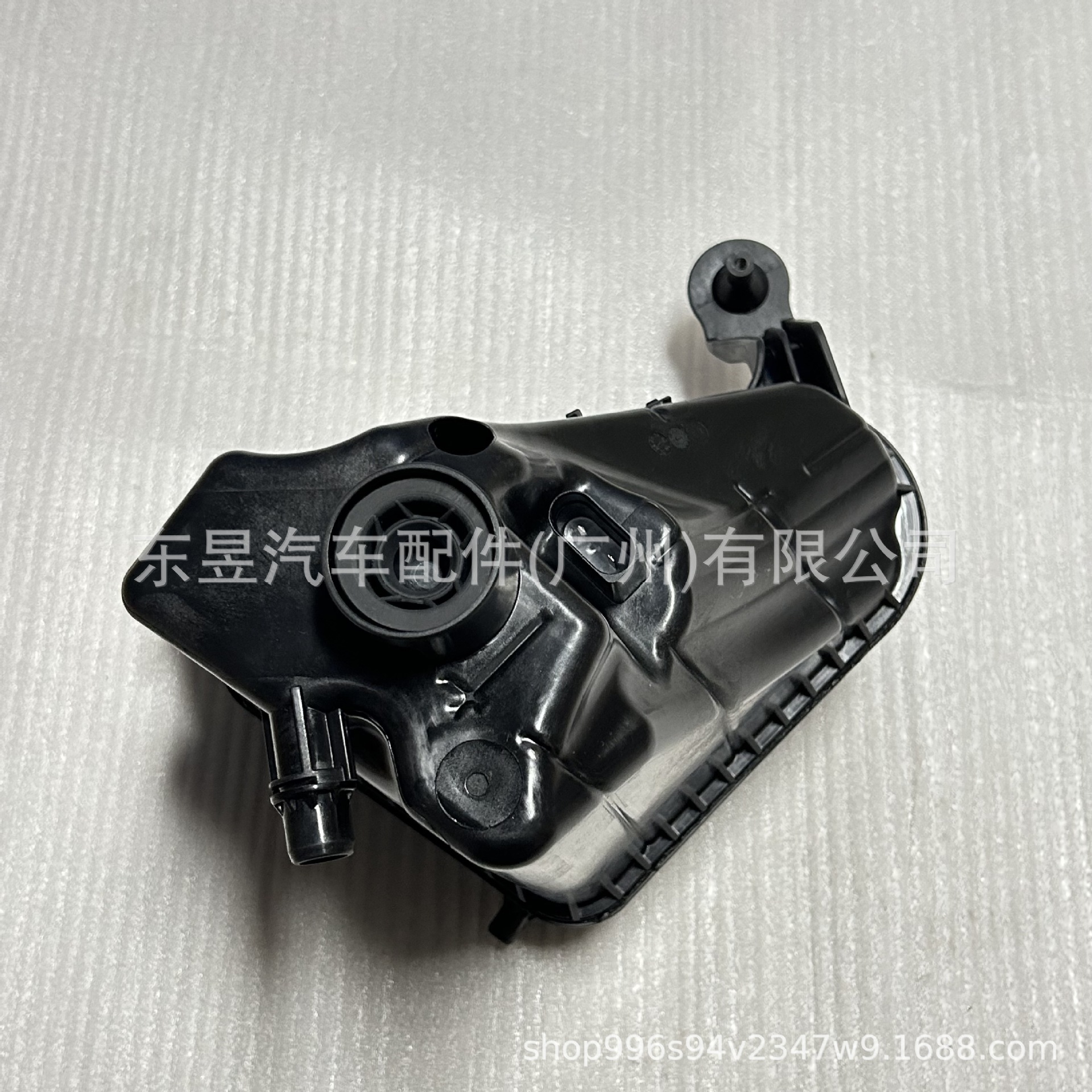 Suitable for BMW B48 B20 auxiliary water tank expansion tank 17138677649 17138617044