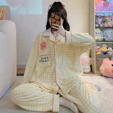 ӡ��ɺ���q˯��Ů�ﶬ���r�д�aůůŮ���b�Ӻ�ɼ��׿ɐۼҾӷ�