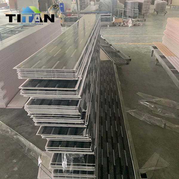 Fullido de PVC Jiaxing Haining Fabricante Tablero impreso 202530 Ancho Tablero africano Tablero de techo Contenedor