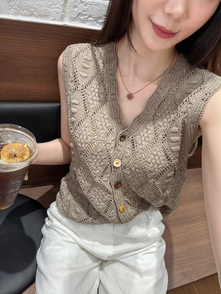 Áo ba lỗ dệt kim cổ V tay loe nữ màu nâu nhạt — nâu