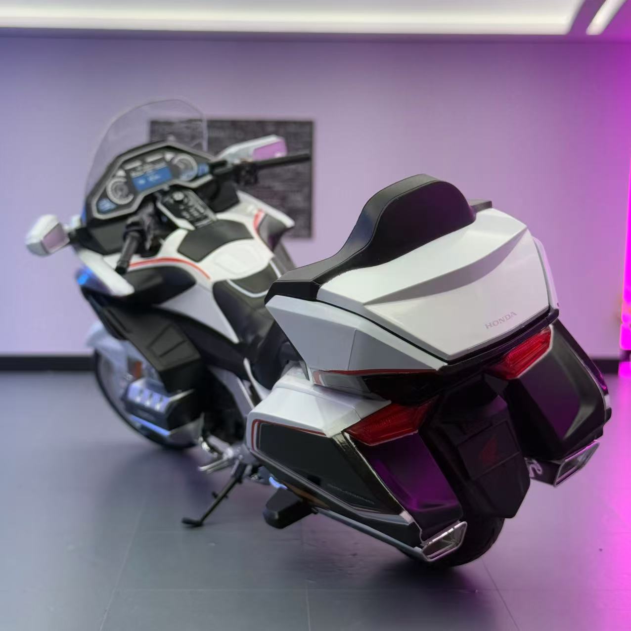 Black Mamba modelo de coche 1:11 Honda Golden Wing GL800 2021 aleación motocicleta efecto de sonido modelo decoración coche de juguete