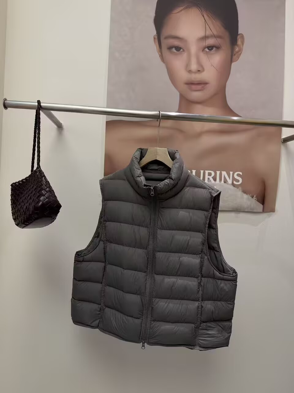 회색