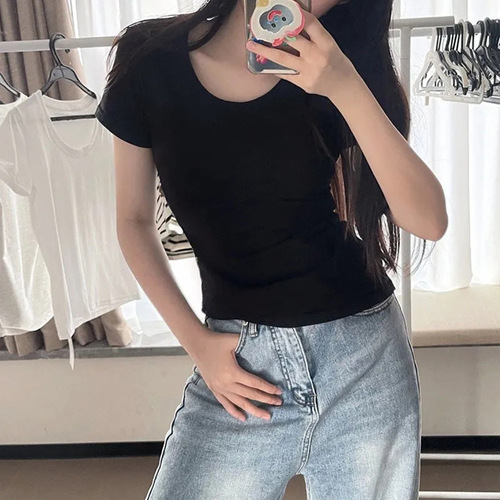 Women's Summer 2025 Slim Fit Bodycon T-Shirt with American Style, Short Sleeve, Off-the-Shoulder, Cute Short Student Top with Design Sense