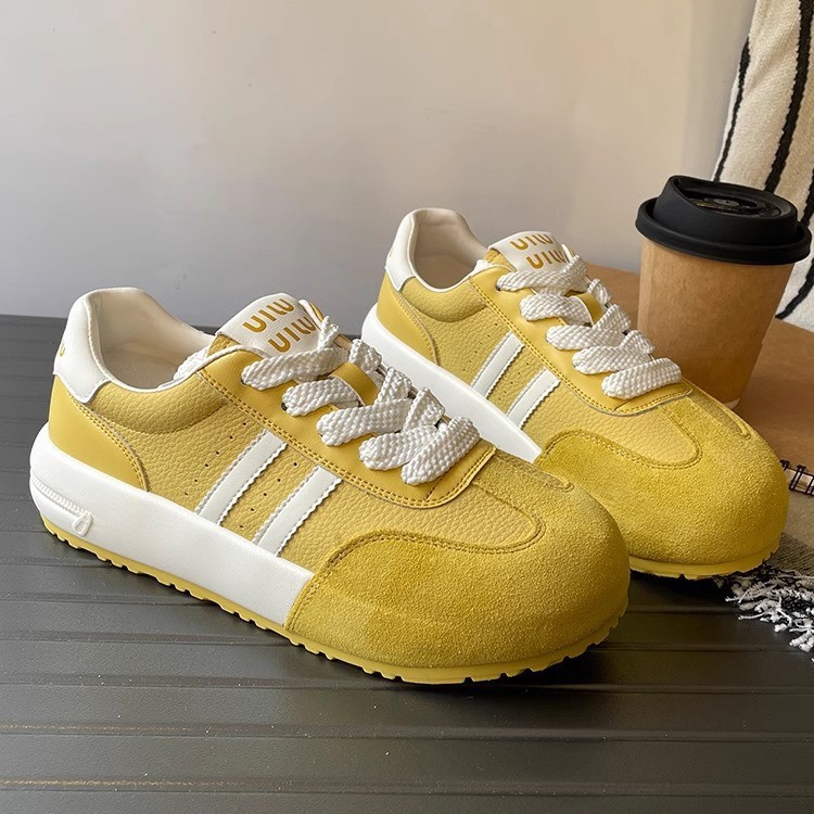 Zapatos blancos pequeños, zapatos de entrenamiento alemanes para mujer, primavera y verano de 2025, nuevos zapatos deportivos de suela suave transpirables y cómodos de cuero, zapatos individuales de todo fósforo