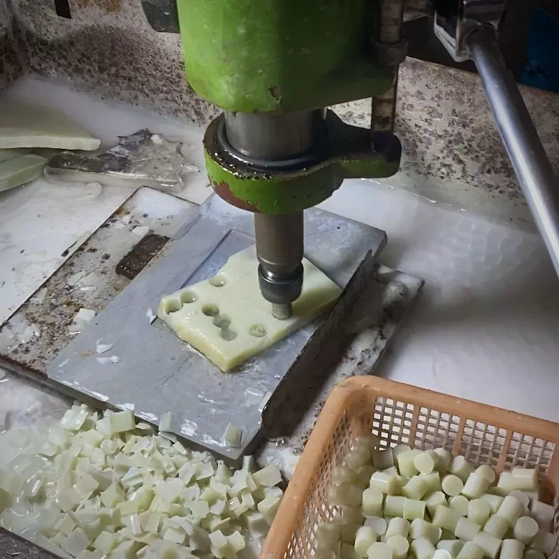 定制来料加工和田玉石珠子手串圆珠老型项链籽料留皮打孔抛光
