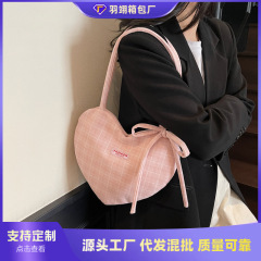 外単の大衆の設計の格子の包みの女性の2025新型の少女の愛のショルダーバッグの個性はわきの下の包みを合わせます。