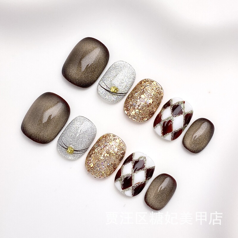 Unique Designer Hand-Painted Cat-Eye Plaid Sequin Nails, Light Luxury, Complexion-Enhancing, Elegant Bean-Shaped Nails, Purely Handmade Wearable Nails Unique Designer Hand-Painted Cat-Eye Plaid Sequin Nails, Light Luxury, Complexion-Enhancing, Elegant Bean-Shaped Nails, Purely Handmade Wearable Nails