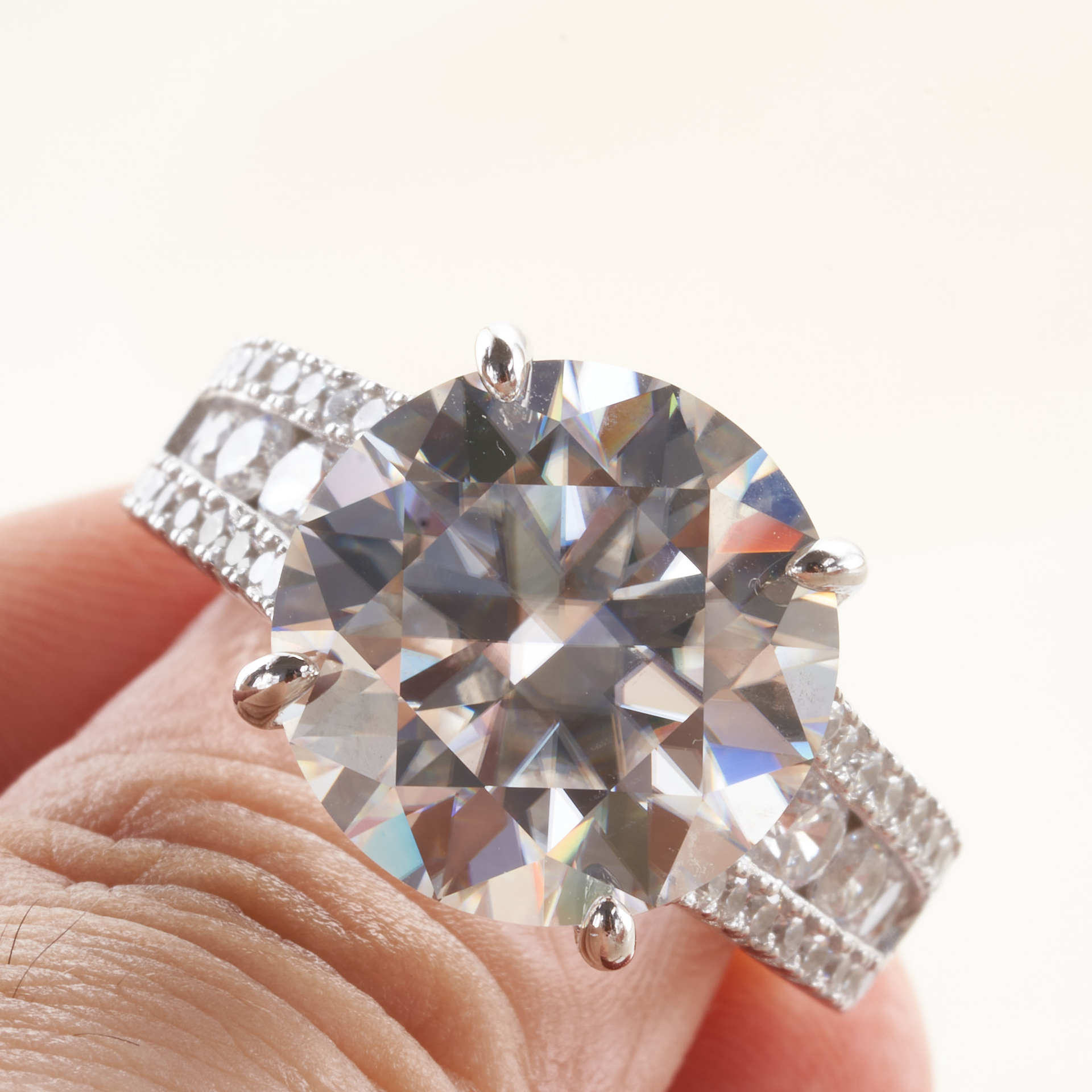 Anillo de diamante de mosan de 10 quilates transfronterizo de color D para mujeres s925 plata esterlina platino 950 anillo de diamante de lujo