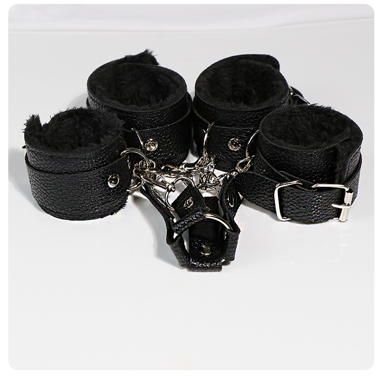 Jiuai SM Restraint Set with Neck Collar, Ankle Cuffs and Bracelet in Black Plush PU Leather — detail image 16