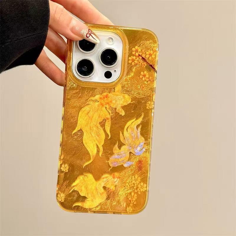 El nuevo pez dorado con patrón de papel de aluminio coreano es adecuado para Apple 15promax funda para teléfono móvil 16pro personalidad 14/13 corazón de niña