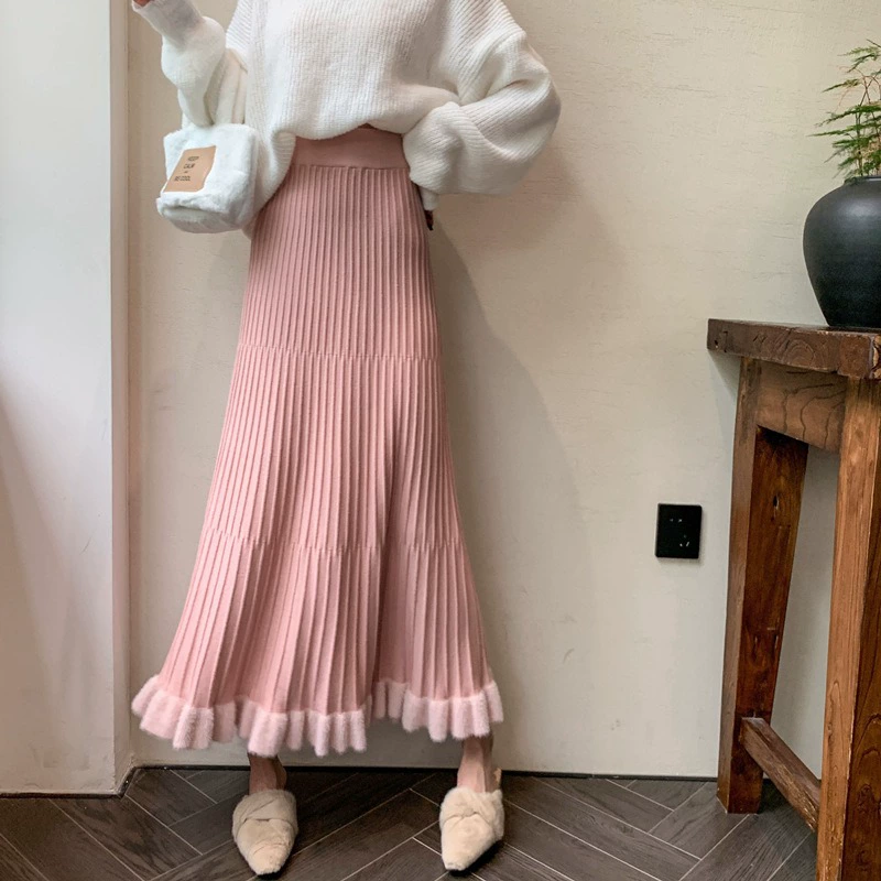 Новая осенне-зимняя юбка в корейском стиле с отделкой из искусственного меха, трикотажная, средней длины, свободного кроя, стройнящая, с высокой талией и плиссировкой.