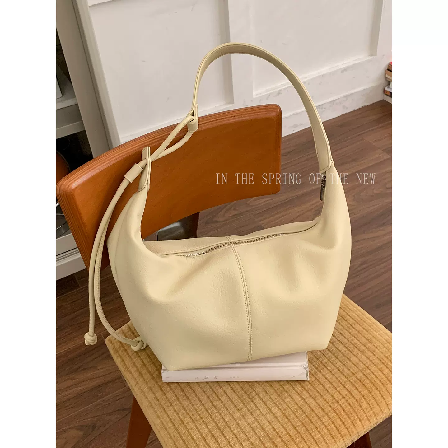 春季时尚大容量腋下包包女2026新款简约纯色饺子包百搭单肩斜挎包