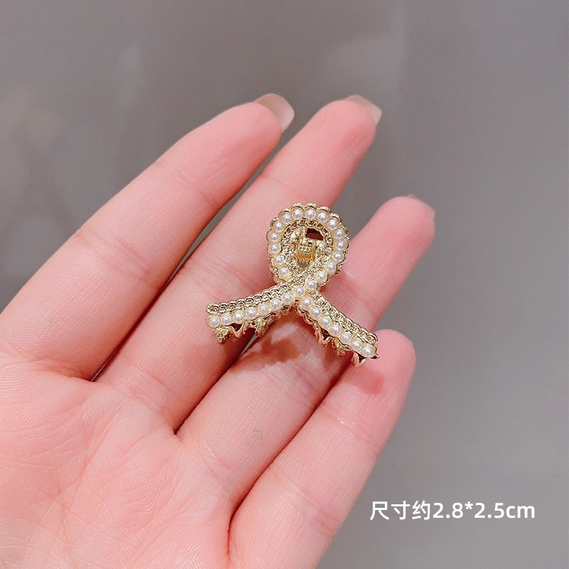 8 # 다른 단어 진주 십자가