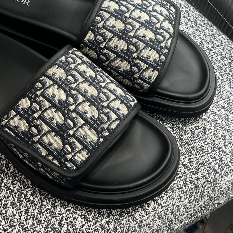 Guangzhou Shoe Factory 2025 pantuflas de verano, suela suave, plataforma antideslizante de diamantes de imitación de una palabra, ropa exterior, elegante playa de suela gruesa