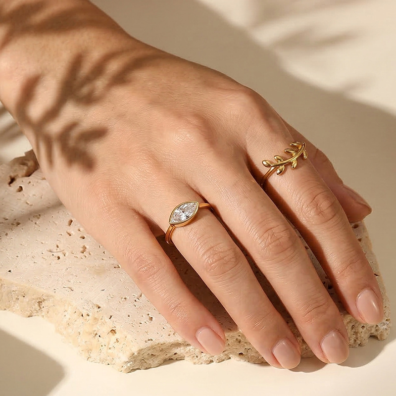 Tina Europa y los Estados Unidos diseño de nicho transfronterizo in viento anillo de corona de flores de acero inoxidable incrustado de zircon joyería al por mayor para mujeres