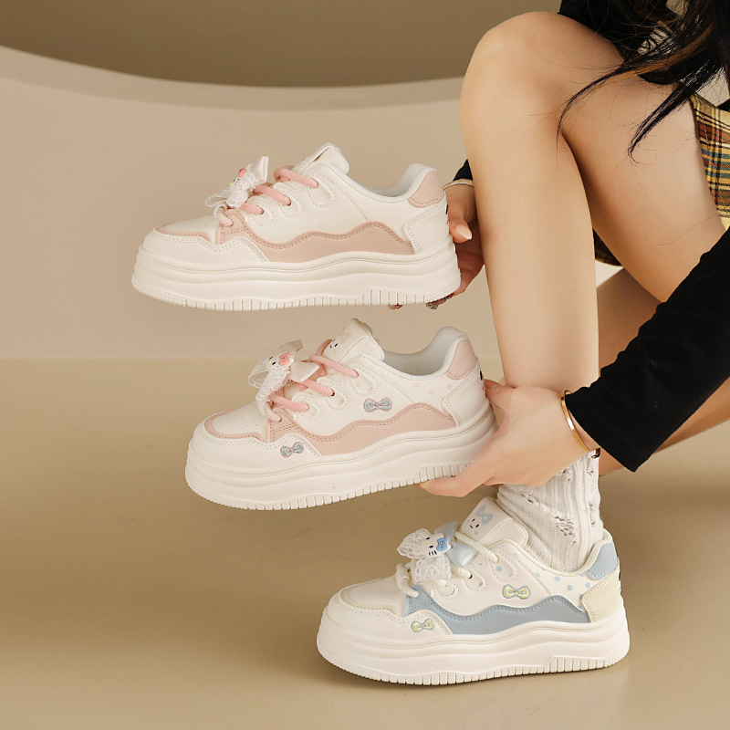 2026 Spring White Sneakers With Cartoon Cat Design, Ins-style For Female Students, Fashionable Casual Thick-soled Versatile Sports Shoes Y9988_vogvips.com