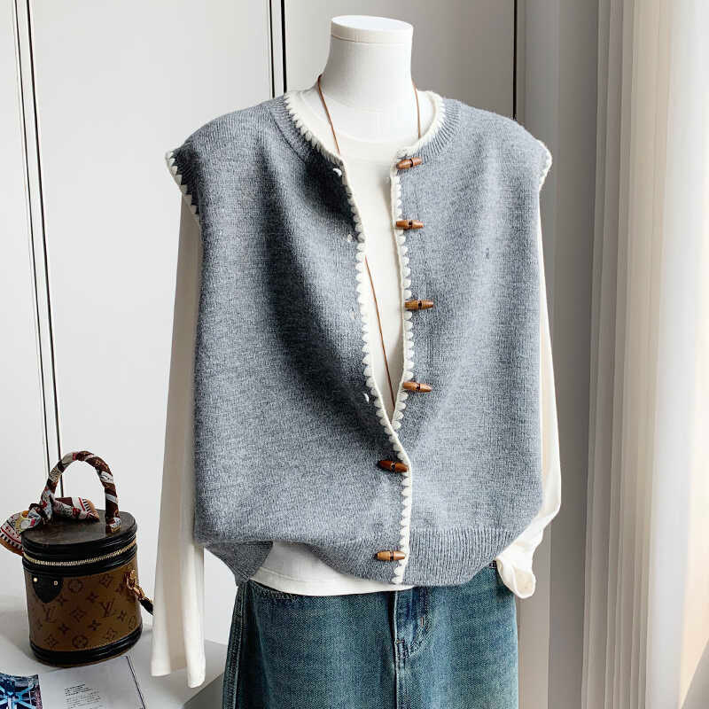 Women's Cardigan Vest 2025 Spring and Autumn New Style Loose Vest Round Neck Horn Wood Button Knitted Vest New Chinese Style