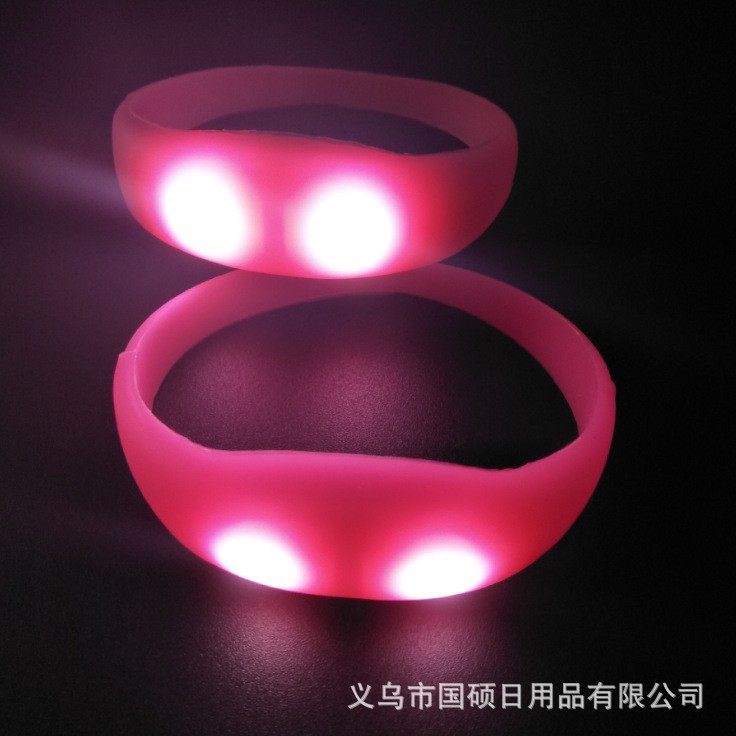 Pulseras luminosas controladas por voz Reunión Anual de Empresas Lotería Control de voz Respuesta Pulseras de teclas luminosas Concert Atmosfera de bar