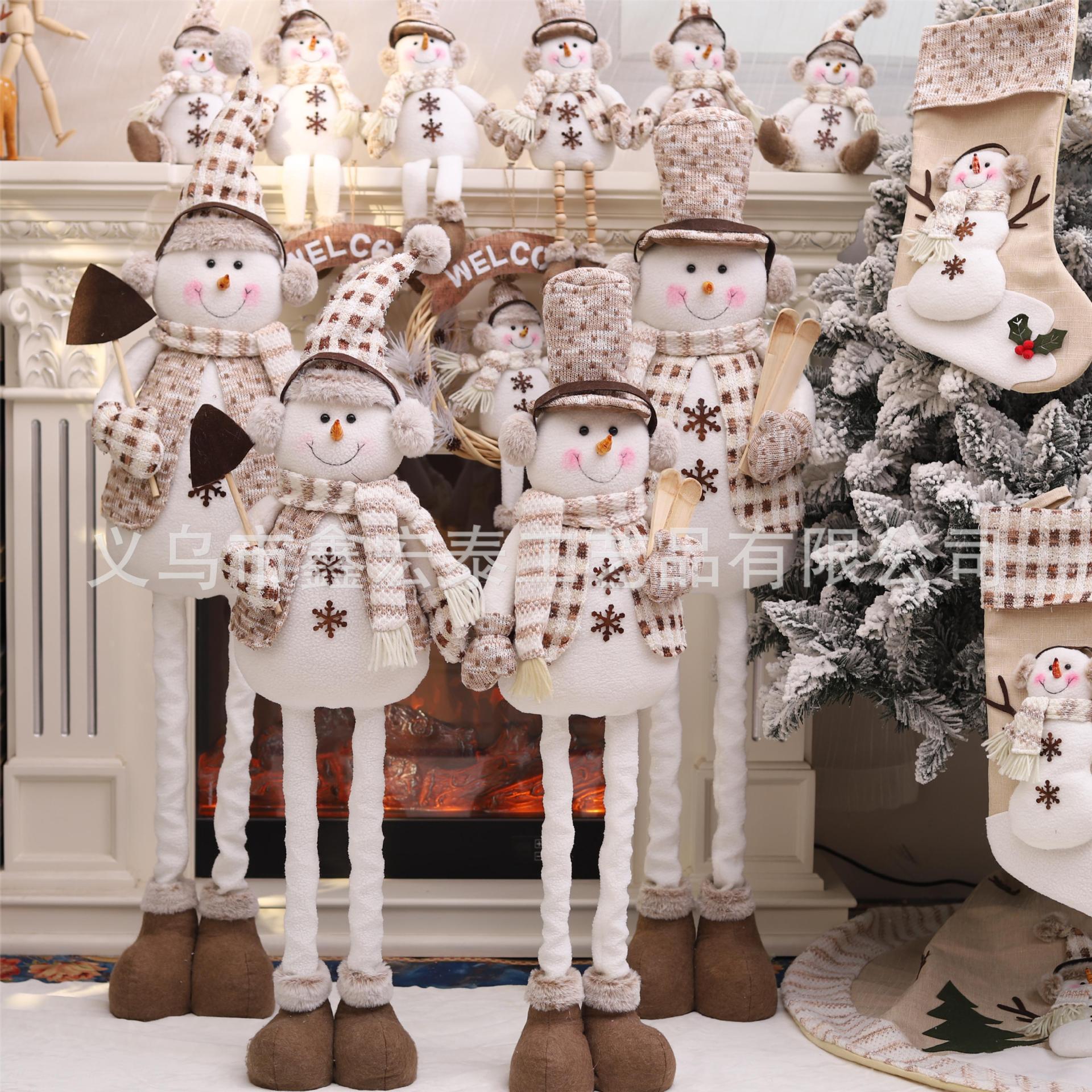 Telescopic knitted Christmas doll