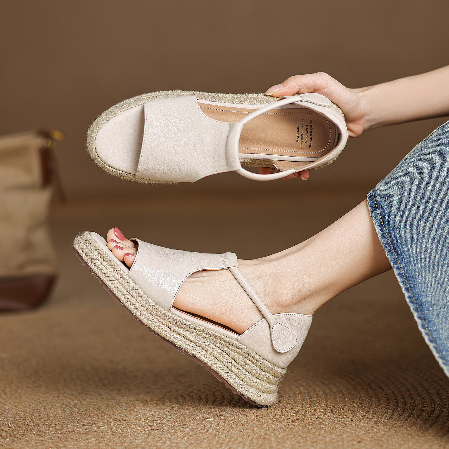 Fashionable straw comfortable casual sandals platform open toe wedge…