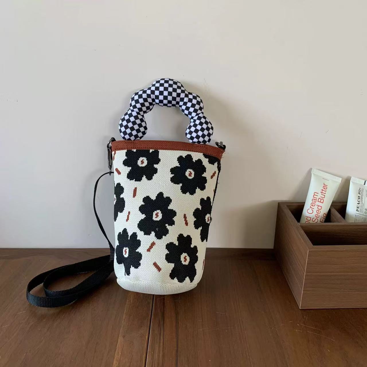 2026 primavera y verano nuevo bolso de cubo de pintura creativo portátil gran espacio de aire de dopamina alta sensación mochila