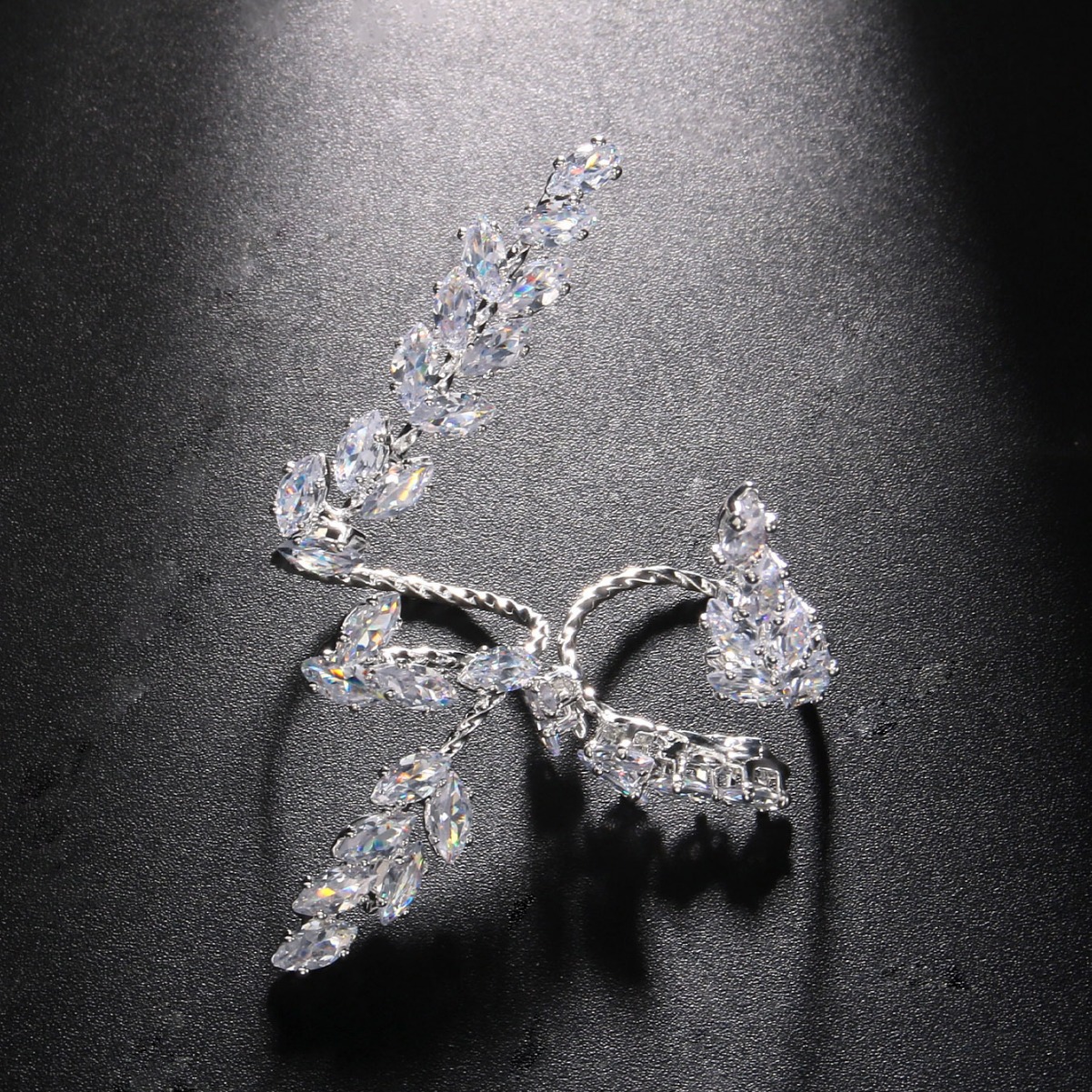 Nueva pulsera de circón transfronteriza personalidad europea y americana brillante accesorios de espalda abierta pulsera femenina